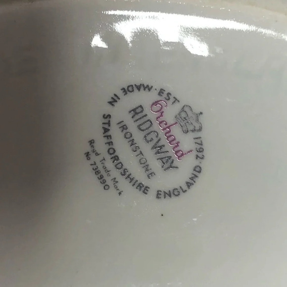 5/$25
Orchard Ridgway Ironstone Gravy Boat White Fruit Leaf Pattern England - Picture 4 of 6
